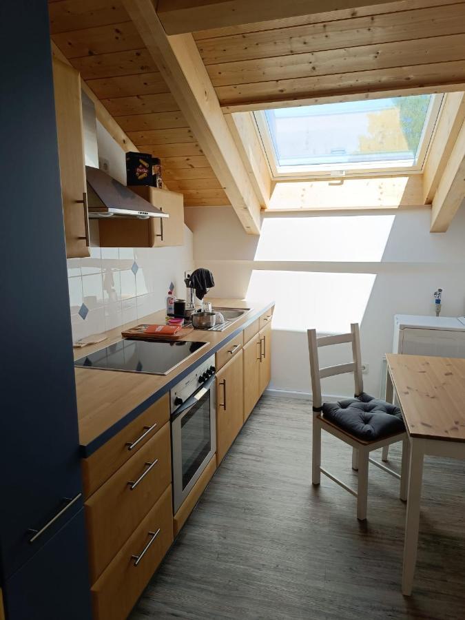 Apartment Unterm Dach Mit Kleinem Seeblick Munsing Ngoại thất bức ảnh